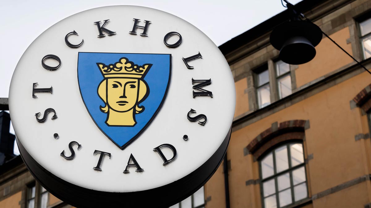 Stockholm stads logga på en skylt